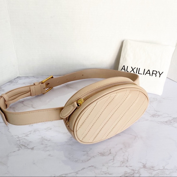 Aritzia Handbags - Aritzia Auxiliary Leather Zip Belt Bag